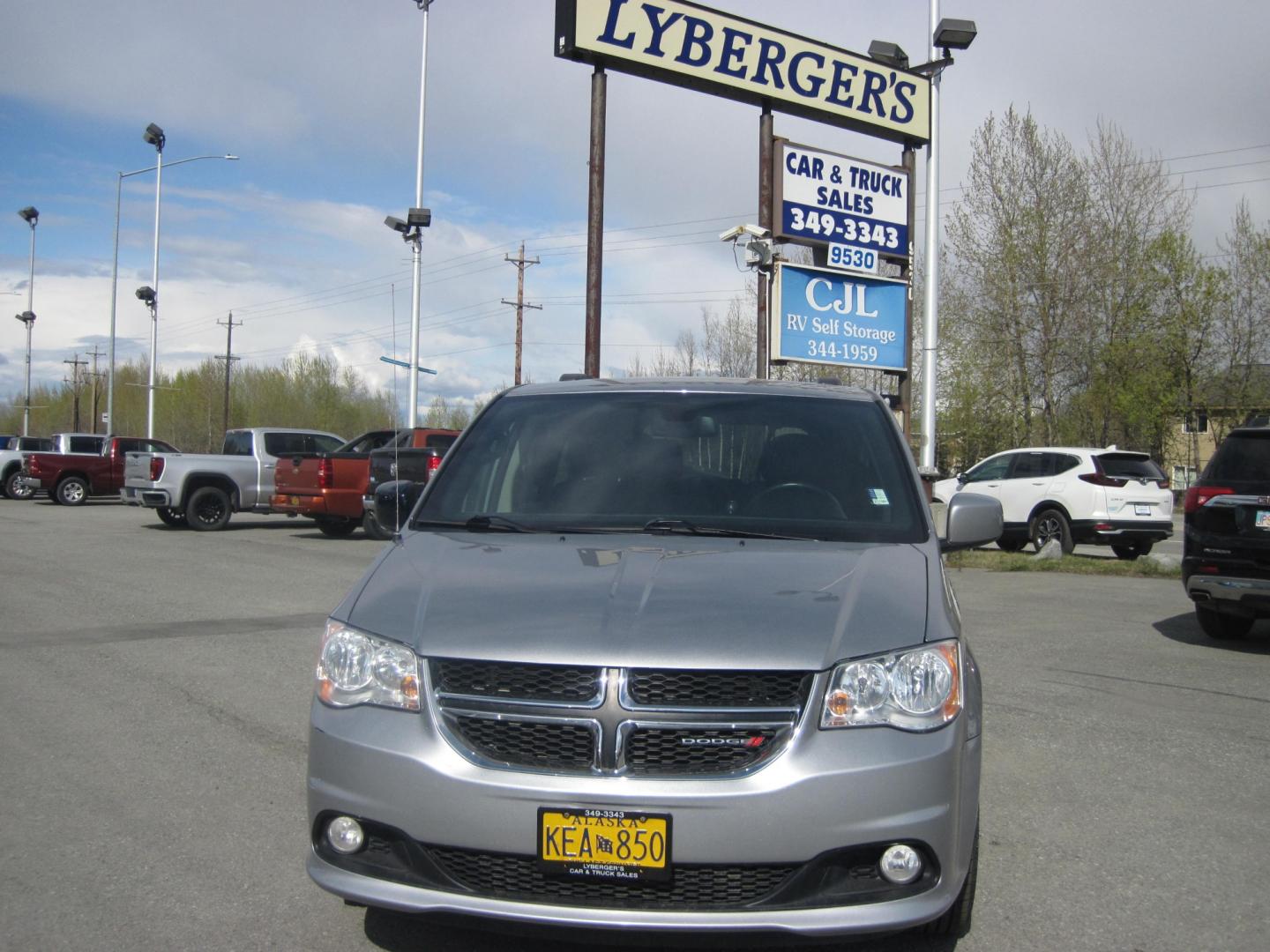 2019 silver /black Dodge Grand Caravan SXT (2C4RDGCG8KR) , located at 9530 Old Seward Highway, Anchorage, AK, 99515, (907) 349-3343, 61.134140, -149.865570 - Photo#1